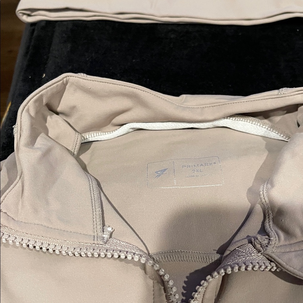 Primark Light Tan Zip-Up Jacket xxL pants are a large tee shirt is small 3 pice - Picture 4 of 6